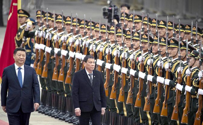 «Непотопляемый авианосец» США угоняют в Москву