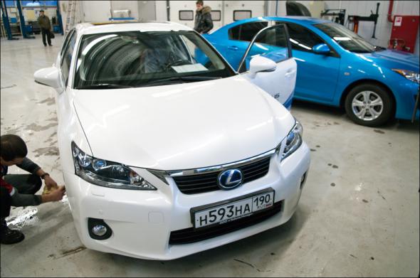 Обзор электроники в Lexus CT200h